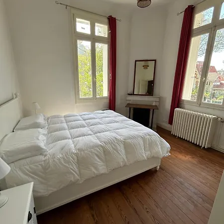 Magnifique Familiale Avec Jardin, Parking Prive, Proche Plages, Commerces, Gare, Jusqu'a 12 Pers Villa