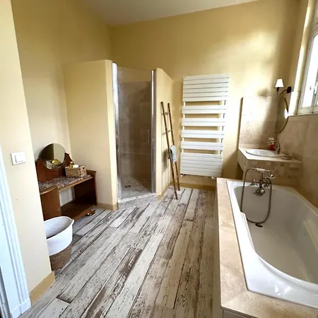 Magnifique Familiale Avec Jardin, Parking Prive, Proche Plages, Commerces, Gare, Jusqu'a 12 Pers Villa