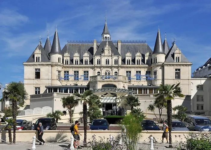 Вилла Magnifique Familiale Avec Jardin, Parking Prive, Proche Plages, Commerces, Gare, Jusqu'a 12 Pers *